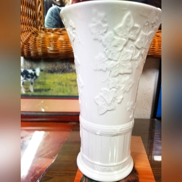 Fine Earthenware Accents Vintage Wedgwood Classic Garden Vase 996